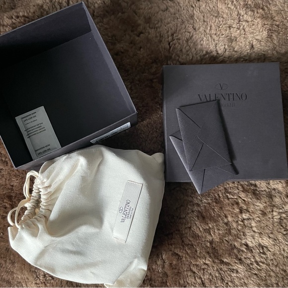 BNWT Valentino signature Vlogo belt - Picture 11 of 12
